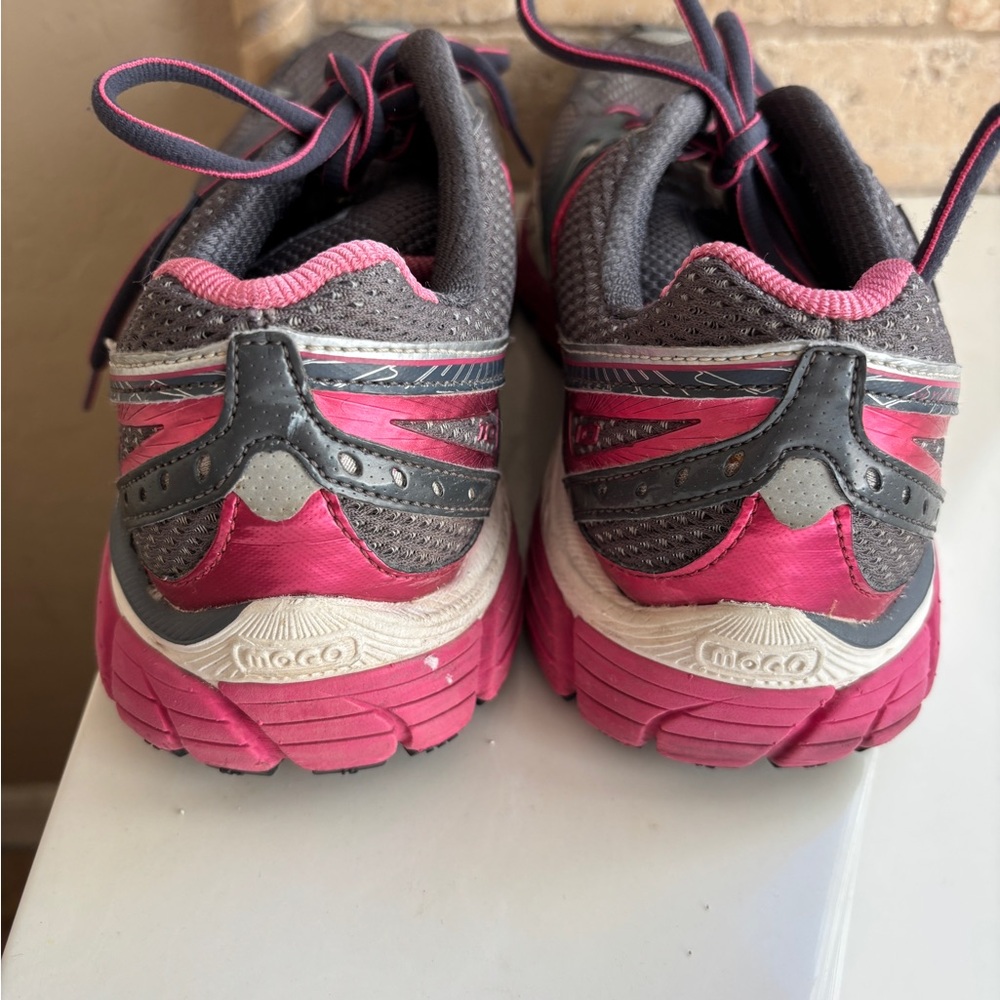 Brooks Gray and Pink Athletic Running Shoes Women’s Size 9 Running Sneakers - Picture 2 of 9